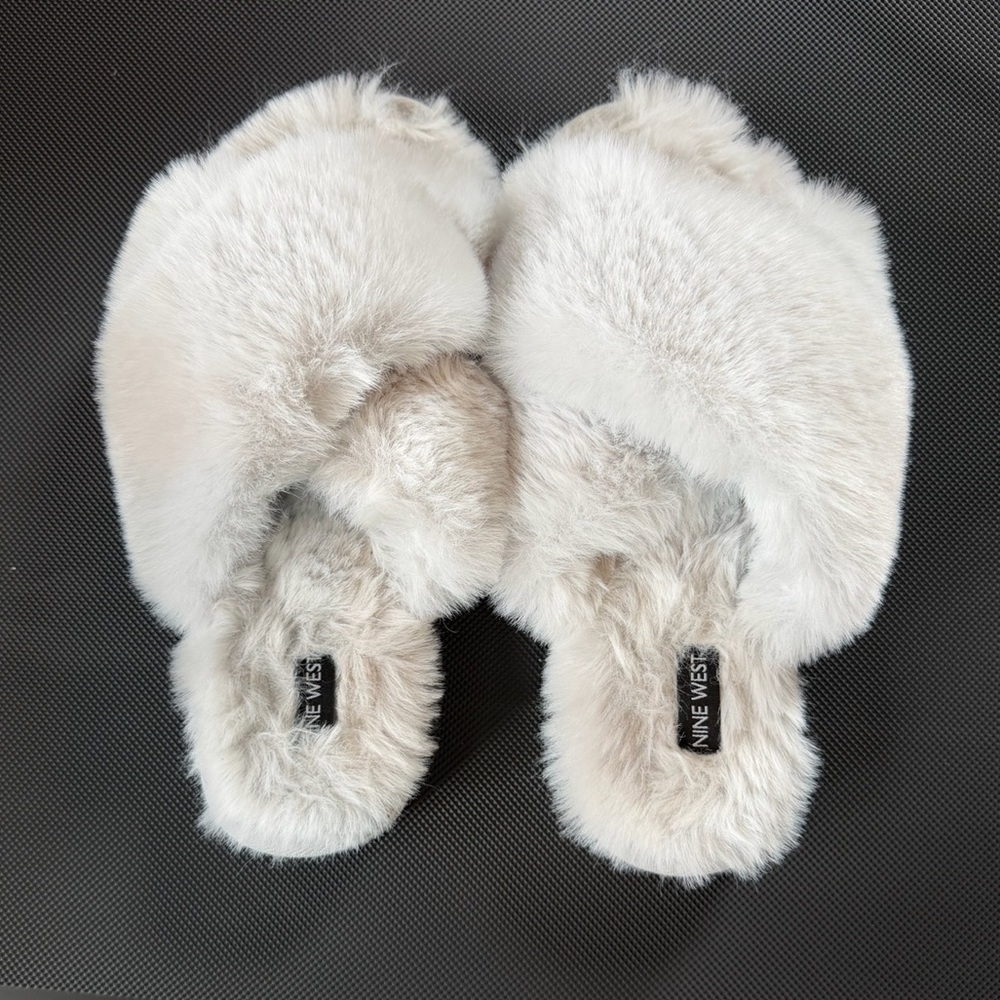 NWOT Nine West Gray Faux Fur Cross Slide Slippers